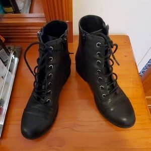 Combat boots